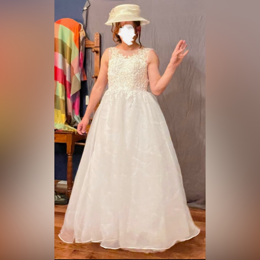 White Lace Bodice Tulle Wedding Dress